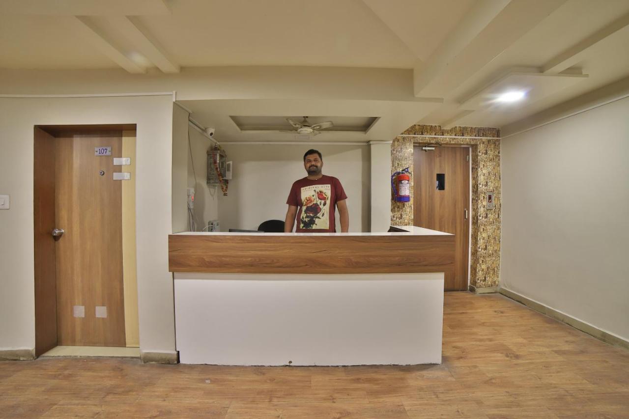 Oyo 41929 Hotel Loyal Residency Jāmnagar Eksteriør billede